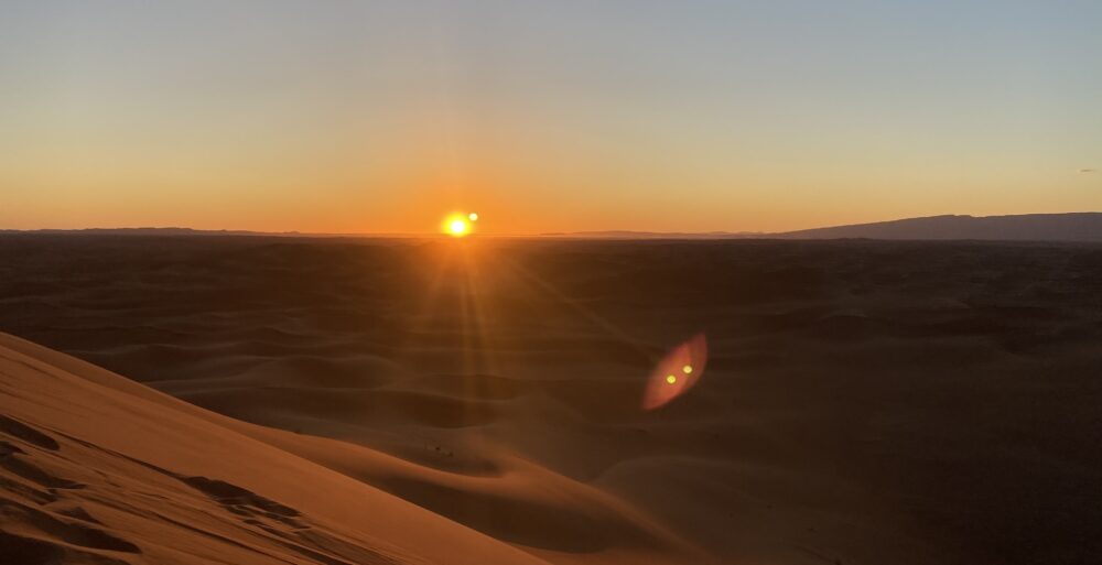 Coucher de soleil dans le désert marocain